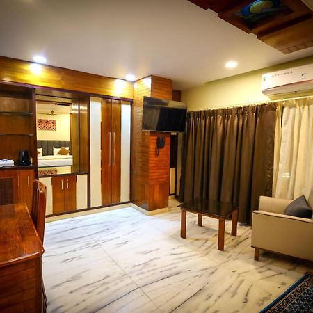 Lj Dadi'S Grand Hotel Visakhapatnam Ngoại thất bức ảnh