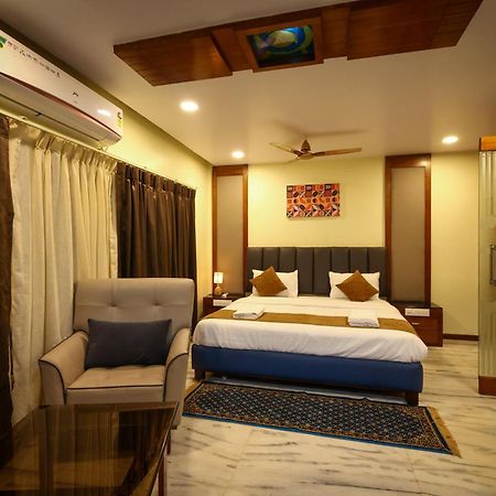 Lj Dadi'S Grand Hotel Visakhapatnam Ngoại thất bức ảnh