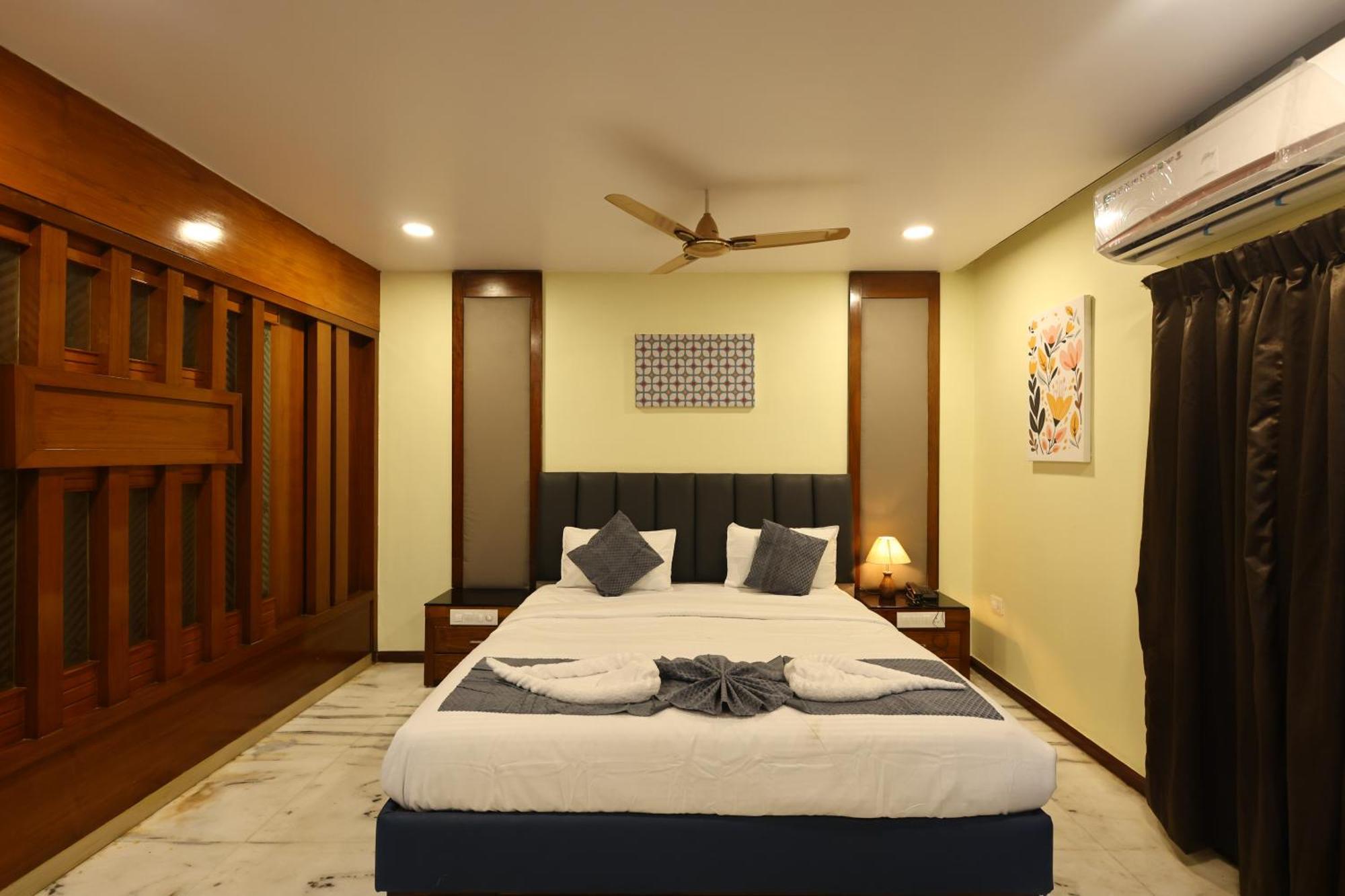 Lj Dadi'S Grand Hotel Visakhapatnam Ngoại thất bức ảnh