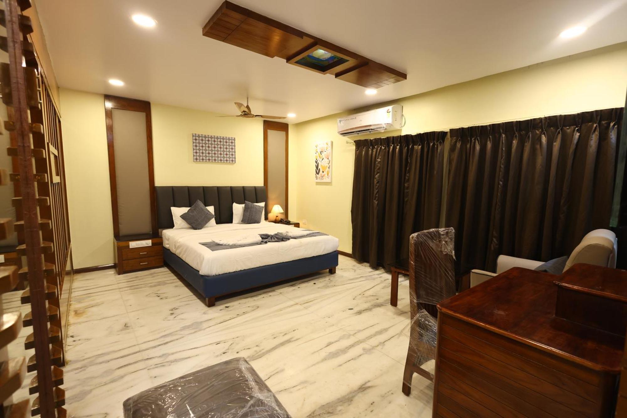 Lj Dadi'S Grand Hotel Visakhapatnam Ngoại thất bức ảnh