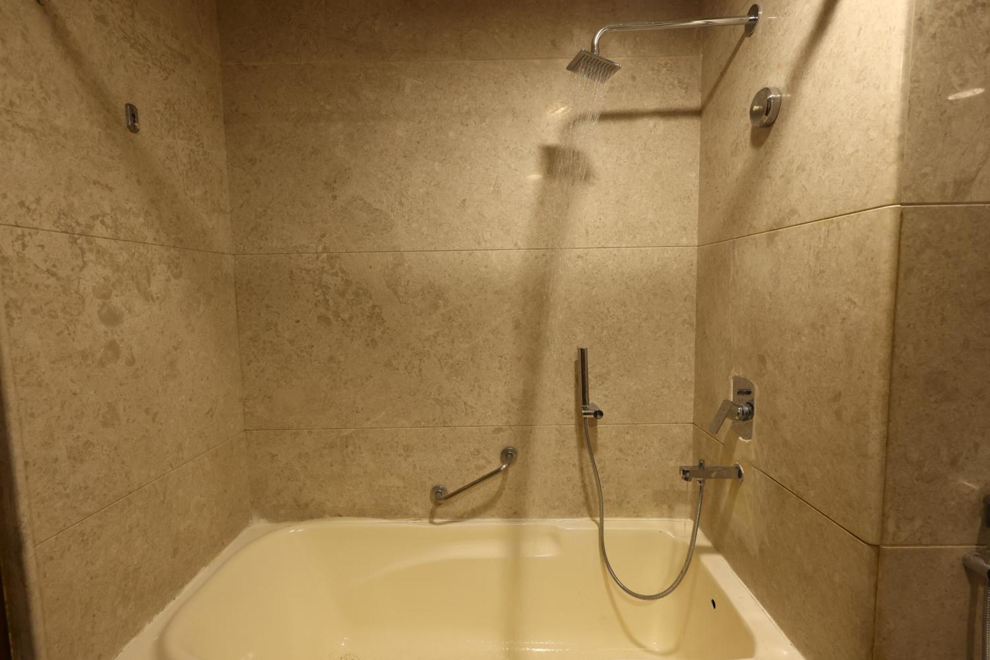 Lj Dadi'S Grand Hotel Visakhapatnam Ngoại thất bức ảnh
