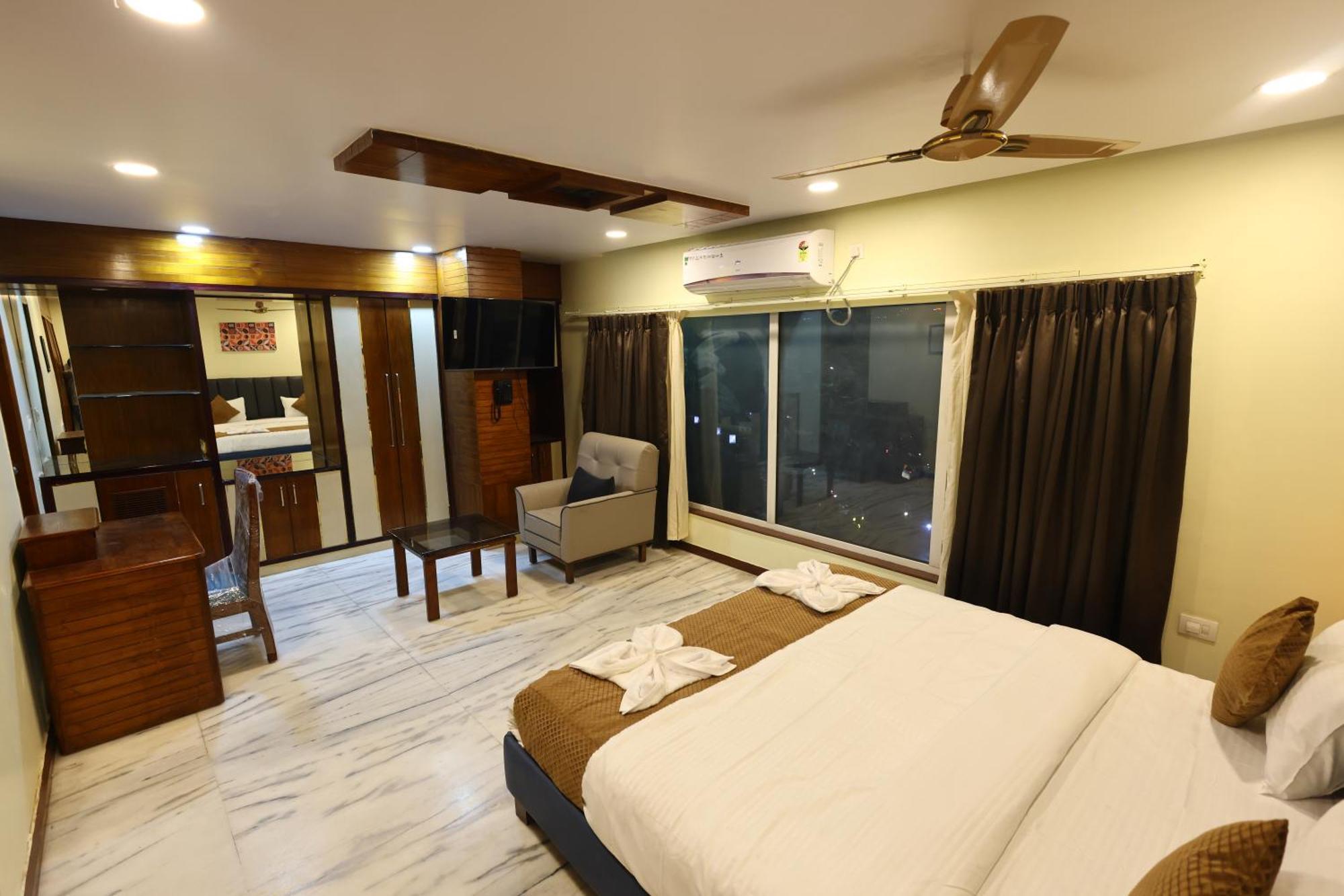 Lj Dadi'S Grand Hotel Visakhapatnam Ngoại thất bức ảnh