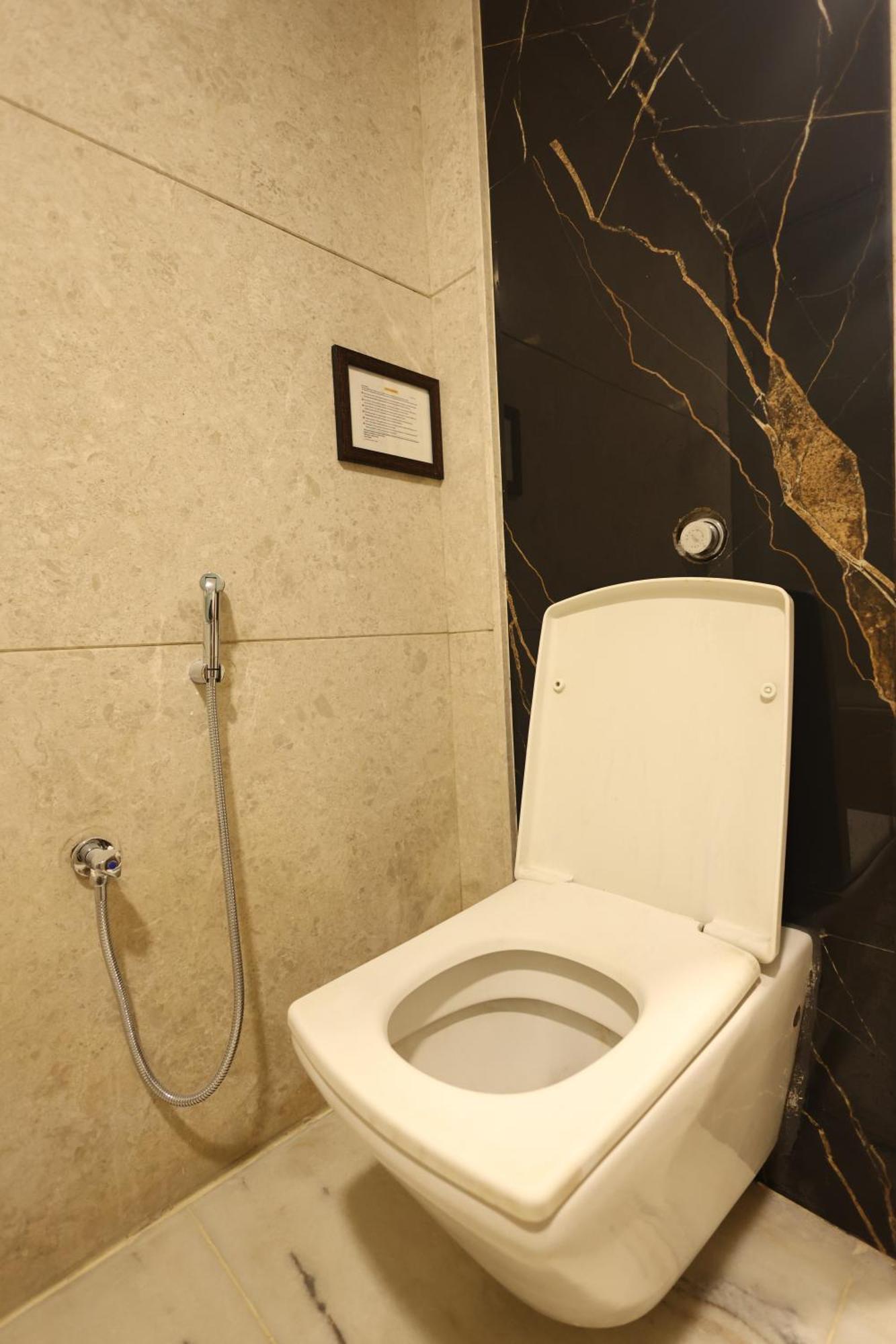 Lj Dadi'S Grand Hotel Visakhapatnam Ngoại thất bức ảnh