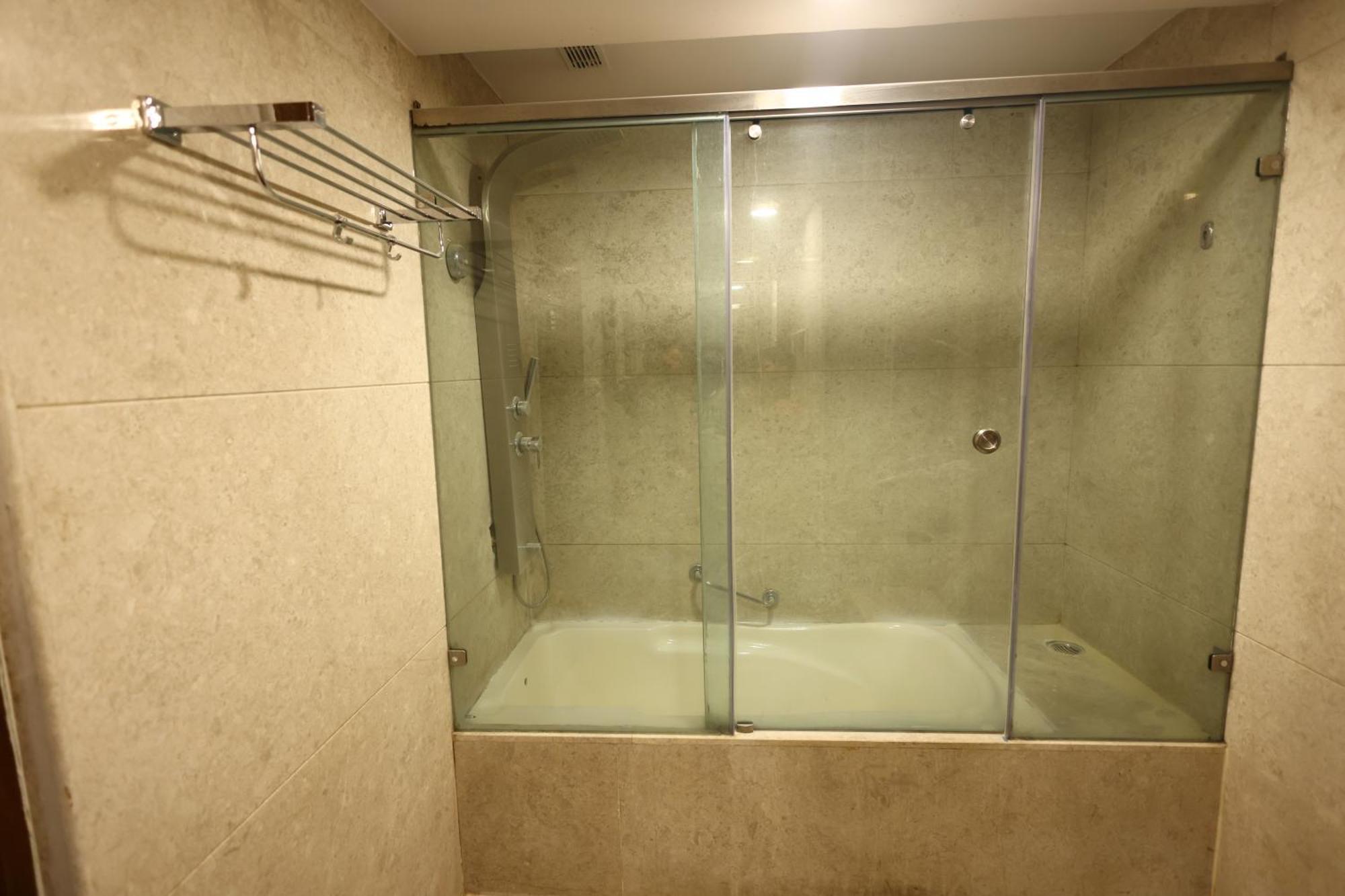 Lj Dadi'S Grand Hotel Visakhapatnam Ngoại thất bức ảnh