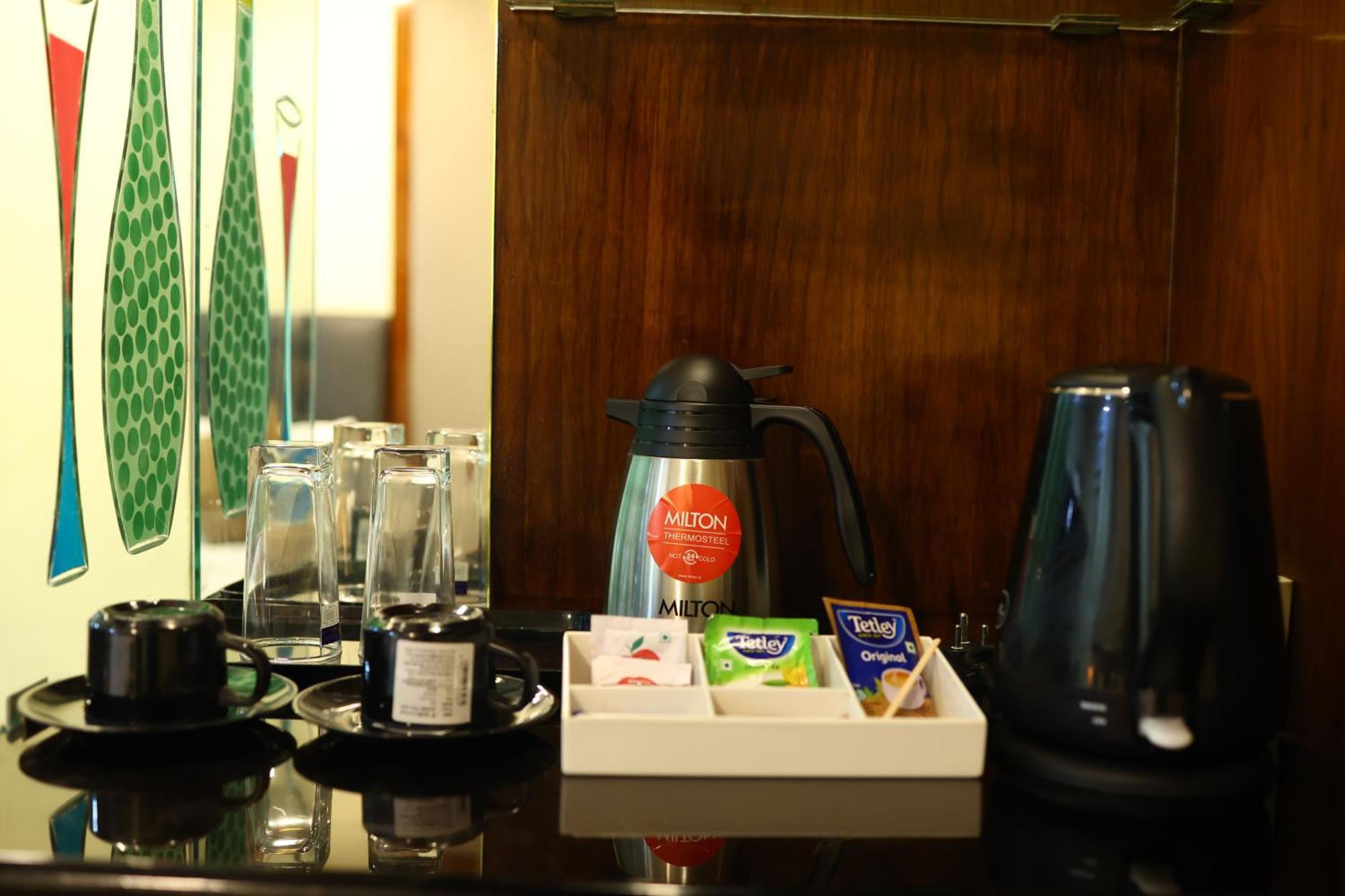Lj Dadi'S Grand Hotel Visakhapatnam Ngoại thất bức ảnh