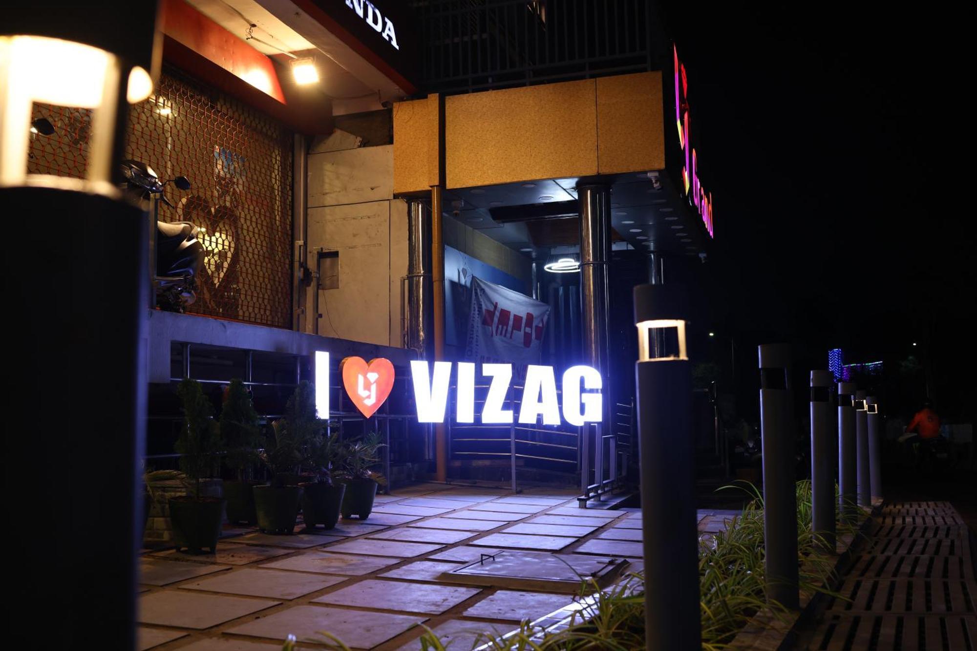 Lj Dadi'S Grand Hotel Visakhapatnam Ngoại thất bức ảnh