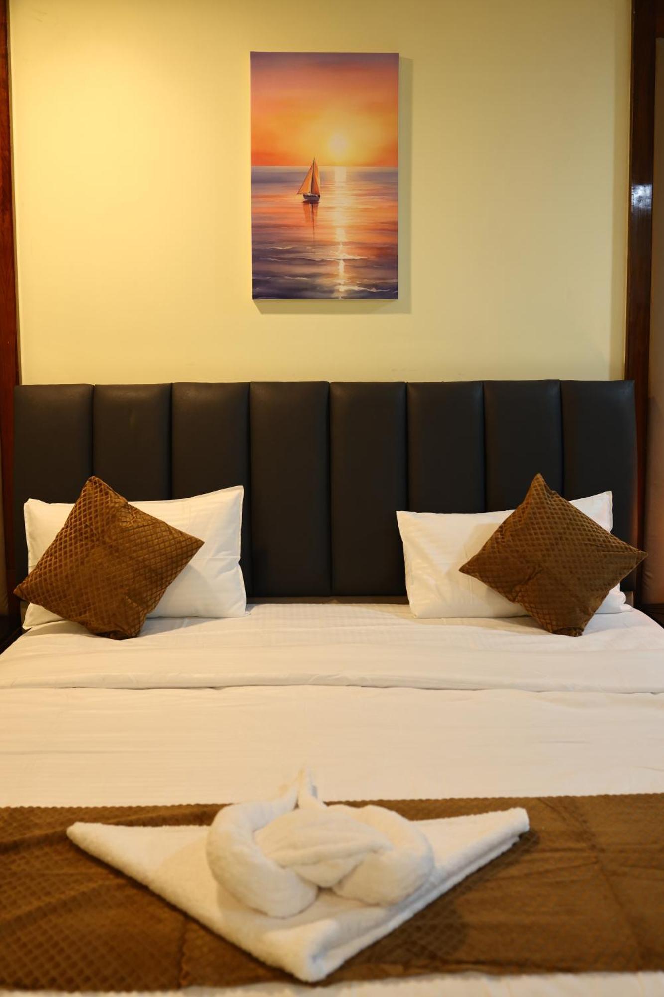 Lj Dadi'S Grand Hotel Visakhapatnam Ngoại thất bức ảnh