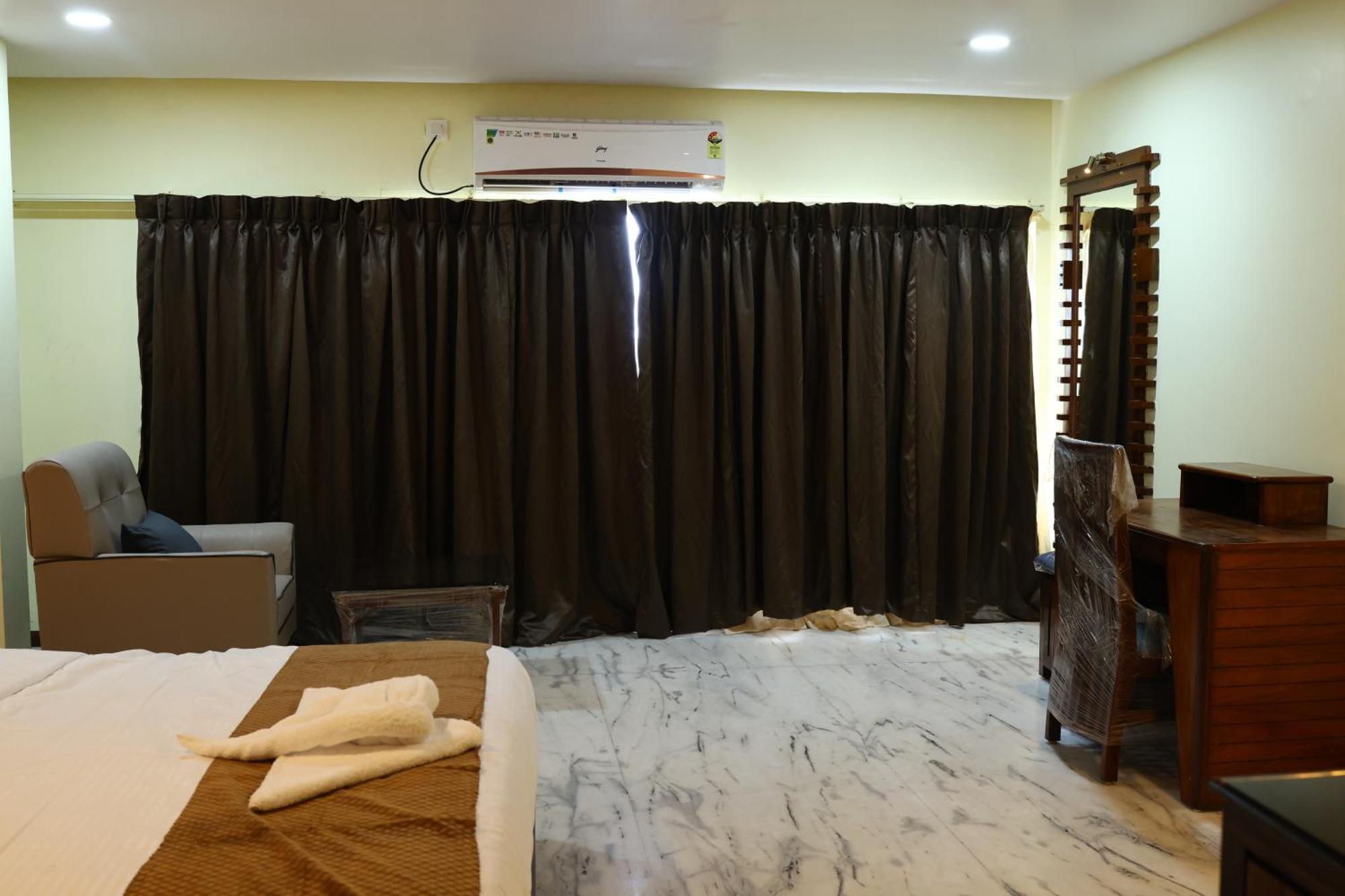 Lj Dadi'S Grand Hotel Visakhapatnam Ngoại thất bức ảnh