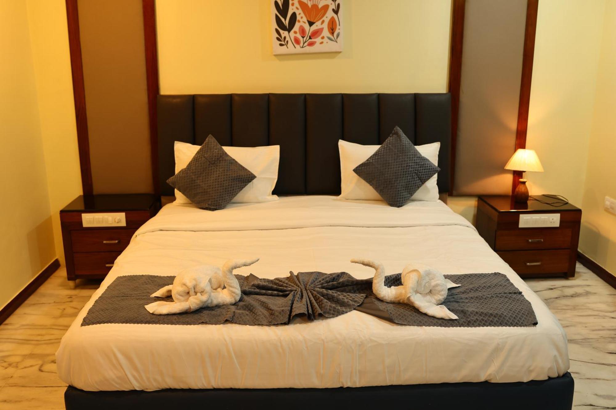 Lj Dadi'S Grand Hotel Visakhapatnam Ngoại thất bức ảnh
