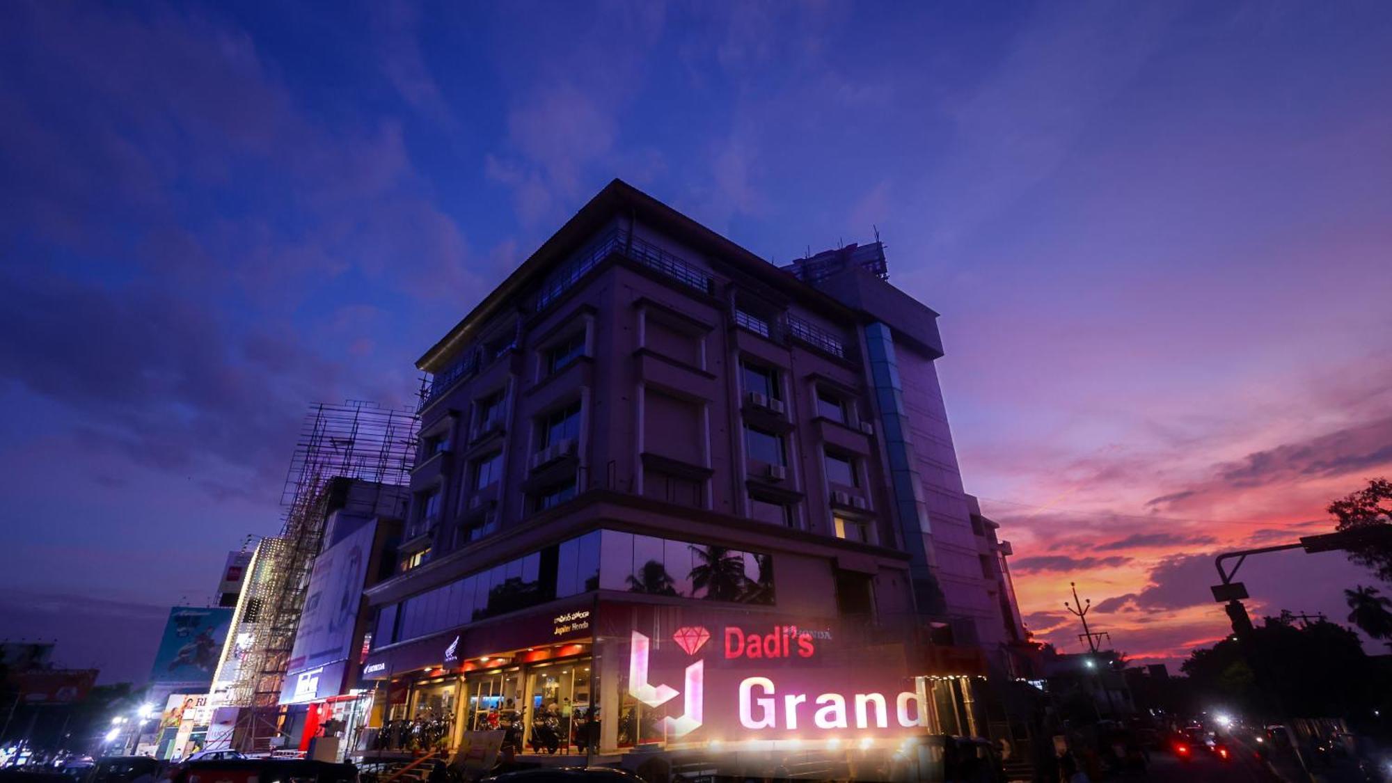 Lj Dadi'S Grand Hotel Visakhapatnam Ngoại thất bức ảnh