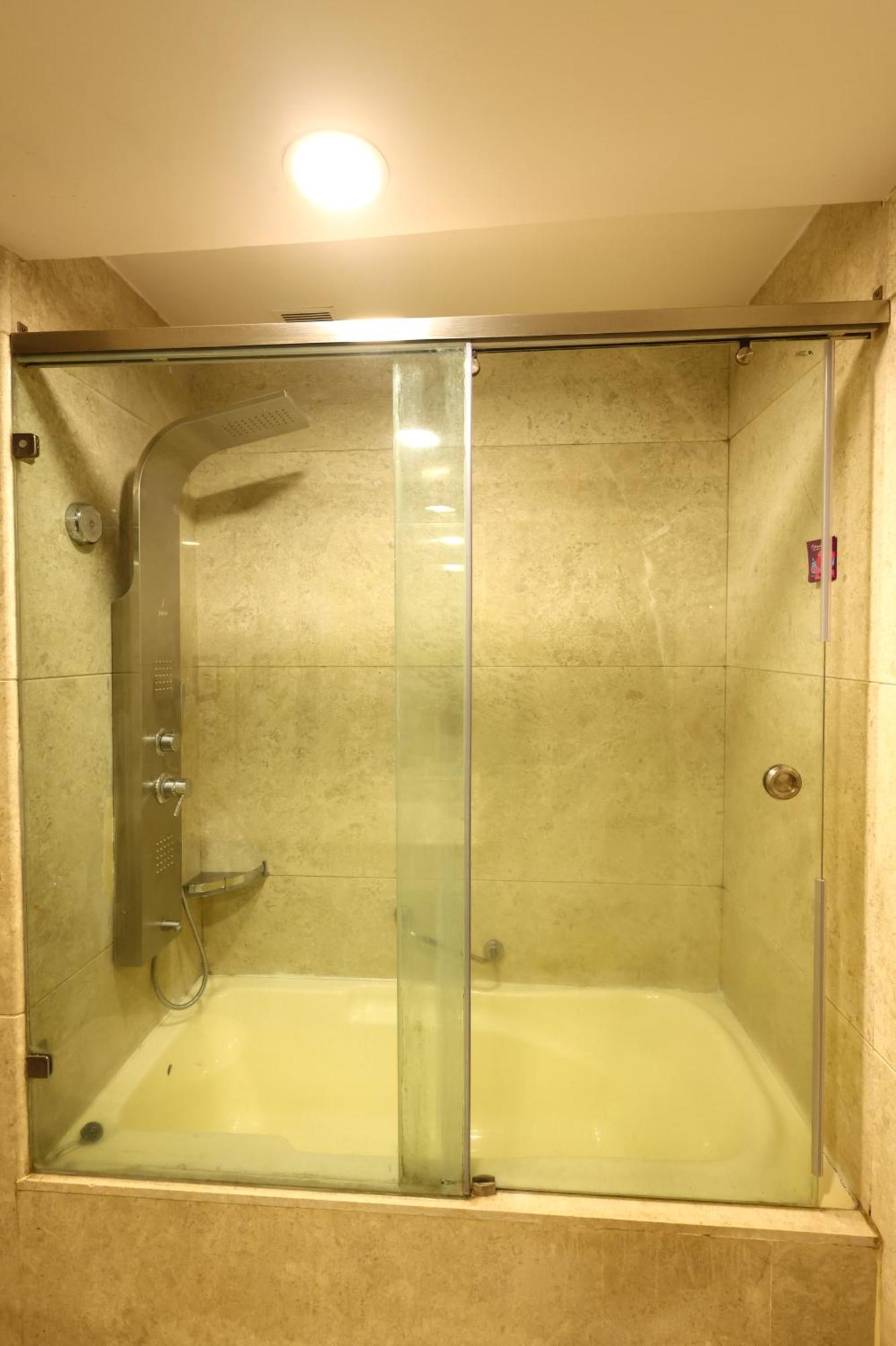 Lj Dadi'S Grand Hotel Visakhapatnam Ngoại thất bức ảnh
