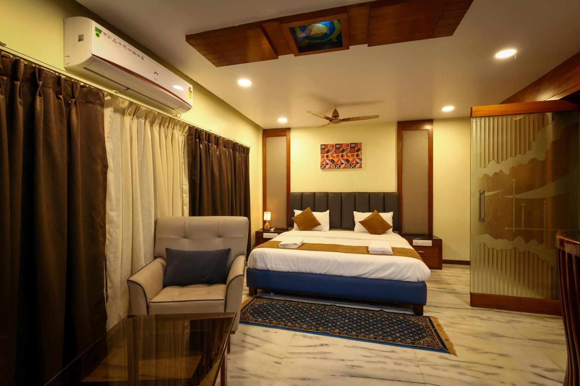 Lj Dadi'S Grand Hotel Visakhapatnam Ngoại thất bức ảnh